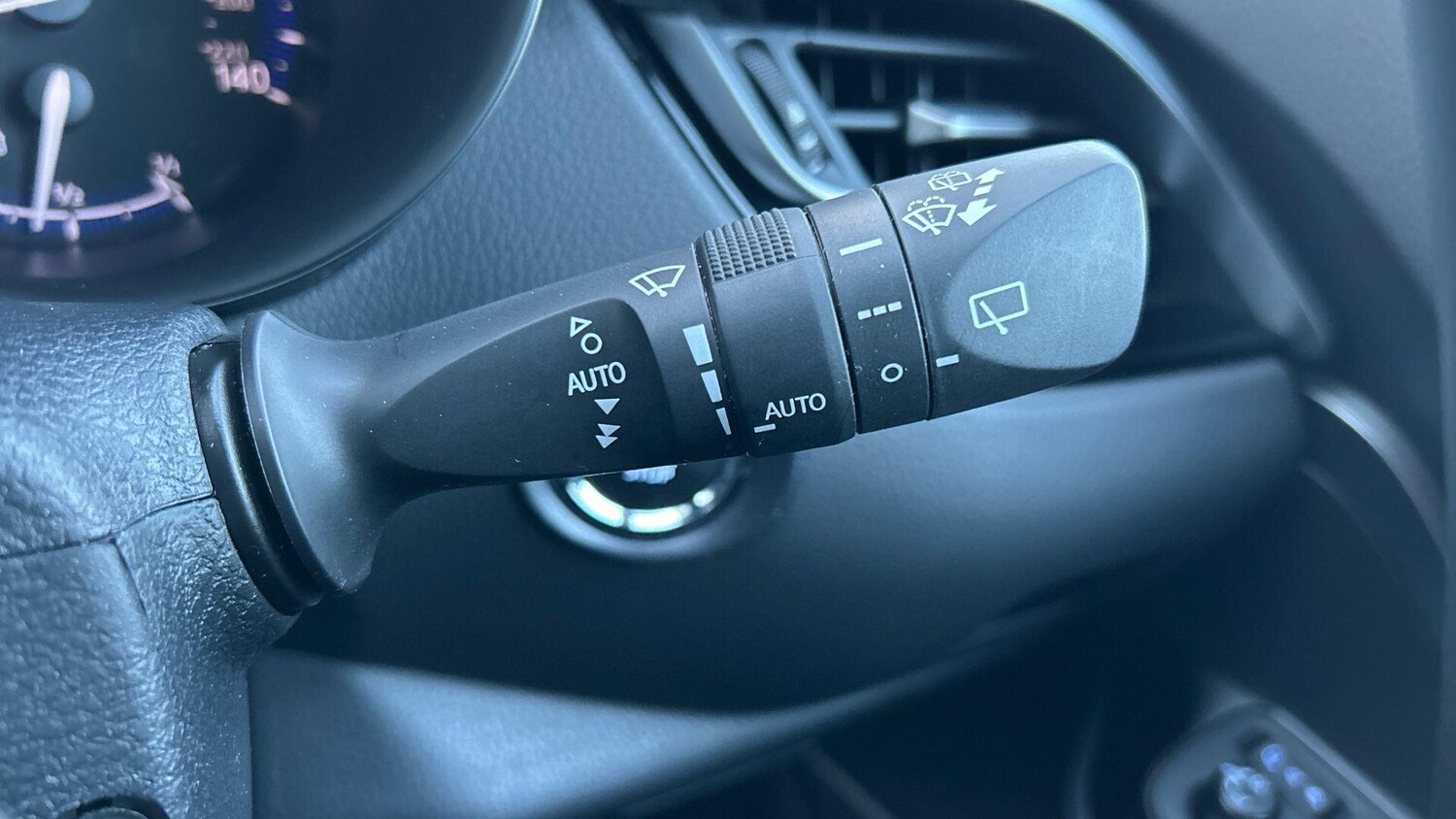 Used Toyota C-HR 2023 for sale - 77344058: Photo 42