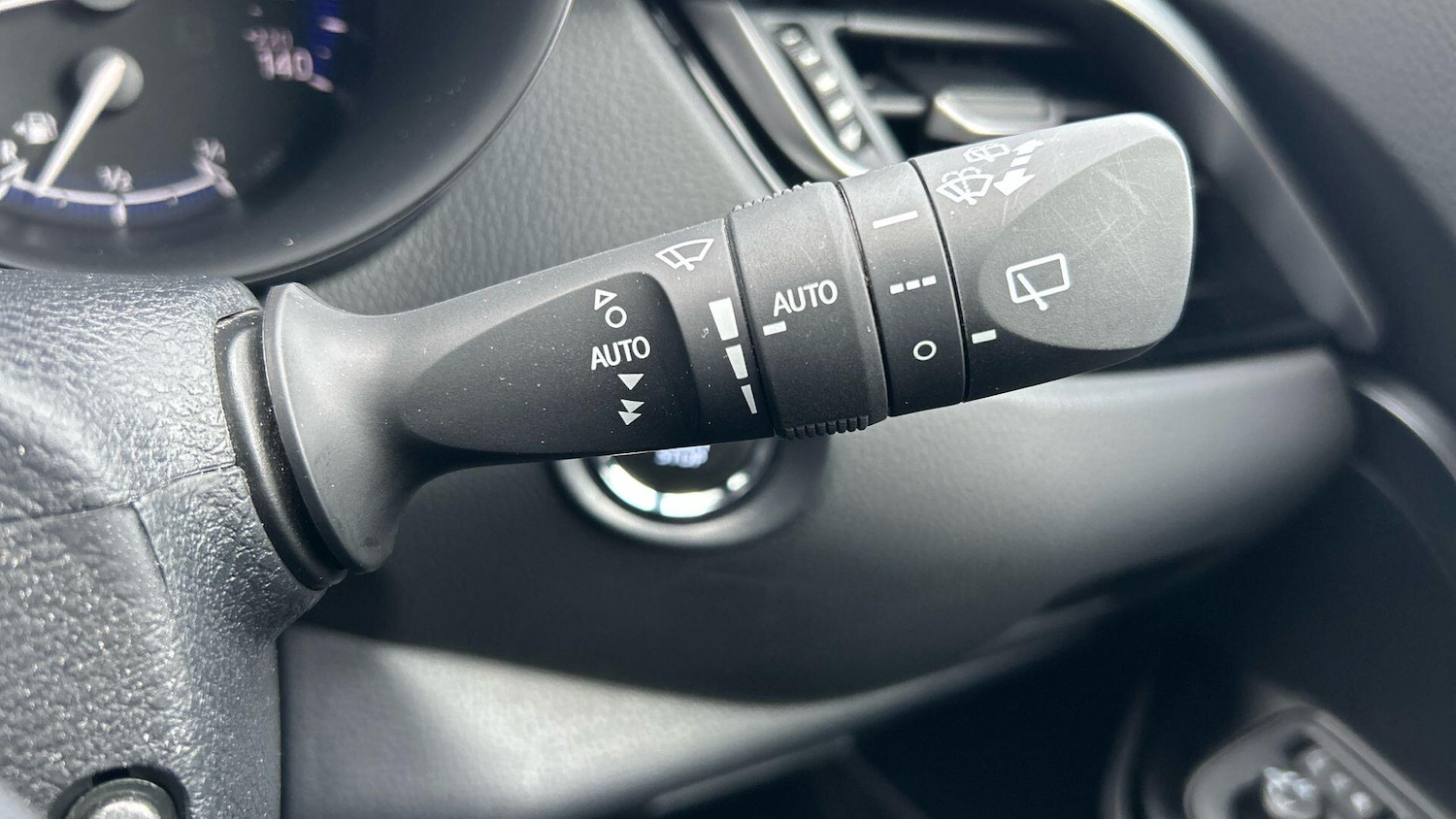 Used Toyota C-HR 2023 for sale - 76689929: Photo 35