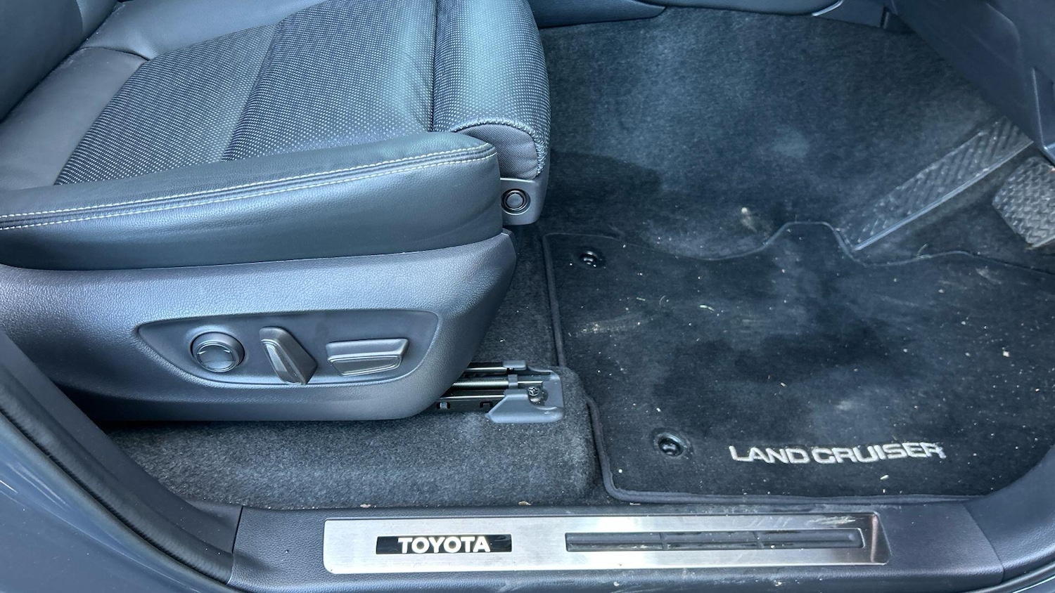 Used Toyota Land Cruiser for sale - 76729010: Photo 35