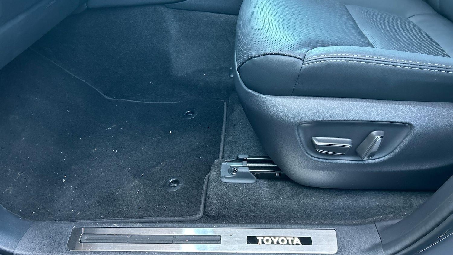 Used Toyota Land Cruiser for sale - 76729010: Photo 36