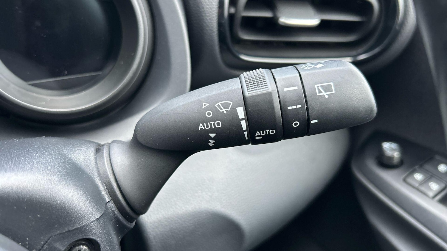 Used Toyota Yaris 2022 for sale - 76887206: Photo 38