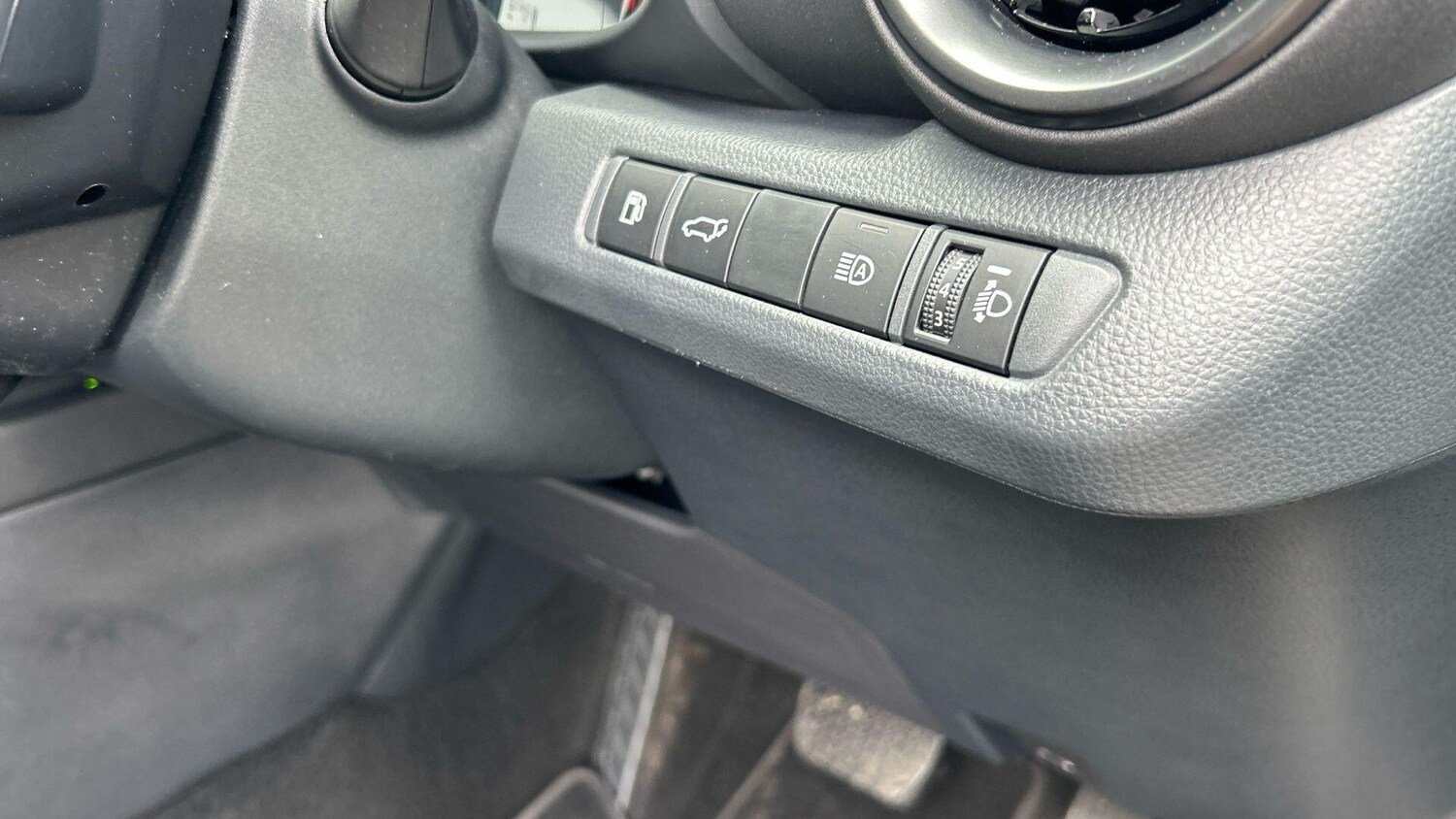 Used Toyota C-HR for sale - 78204008: Photo 42