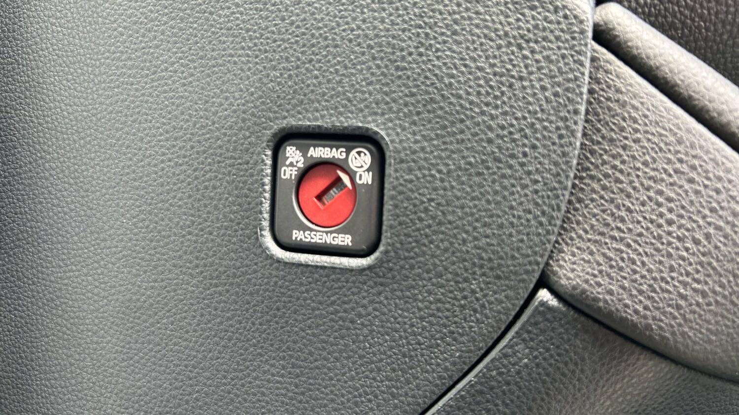 Used Toyota C-HR 2024 for sale - 77395693: Photo 43