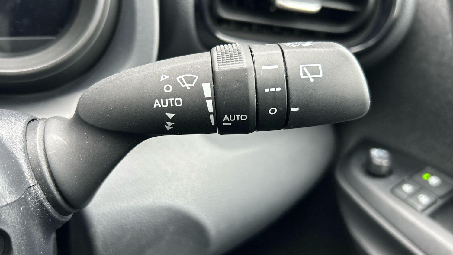 Used Toyota Yaris 2022 for sale - 77238463: Photo 37