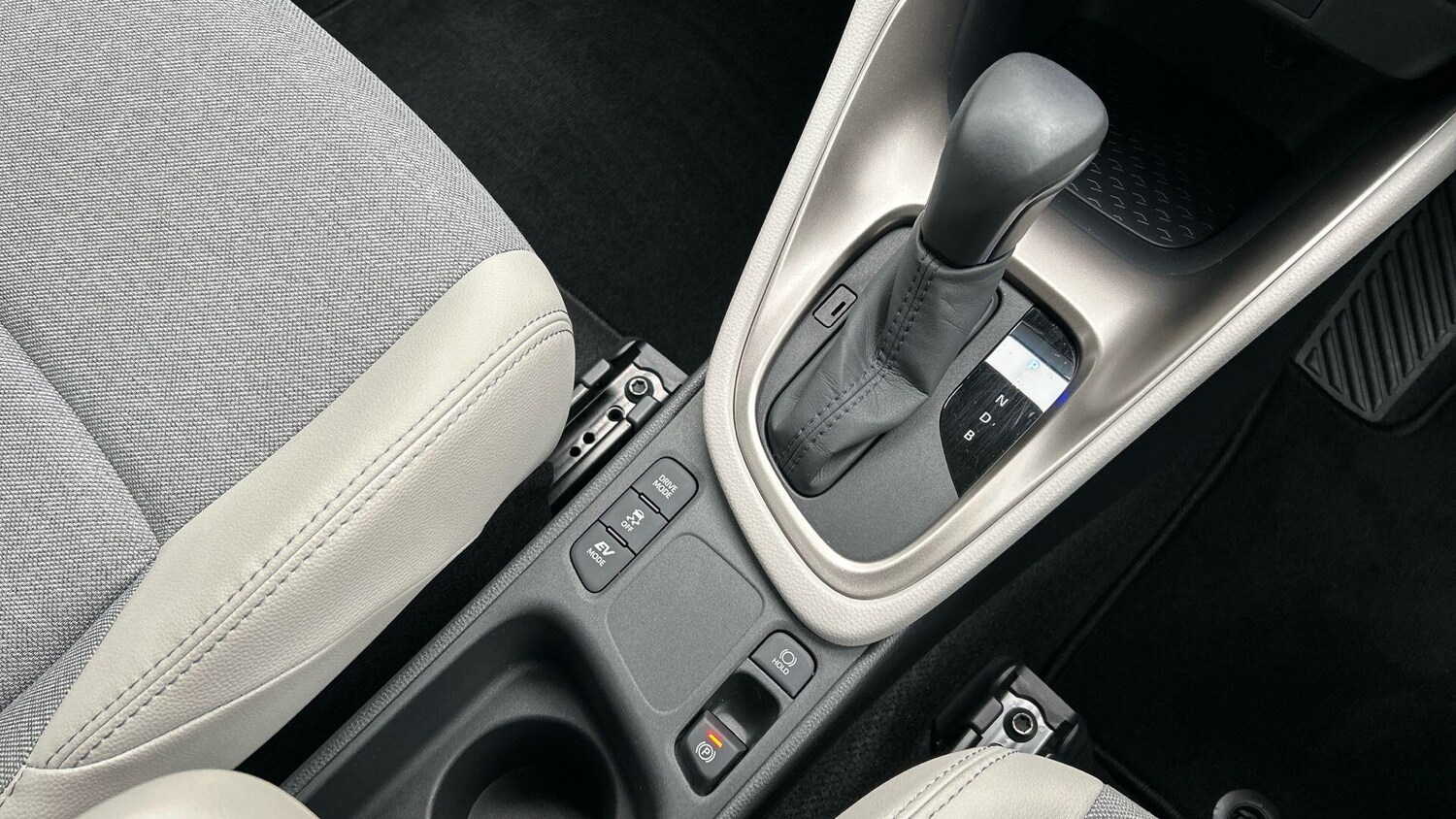 Used Toyota Yaris 2021 for sale - 76936344: Photo 32