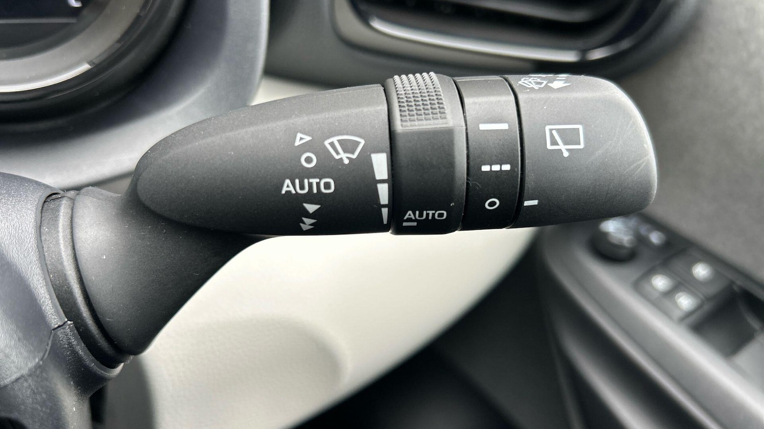 Used Toyota Yaris 2021 for sale - 76936344: Photo 38