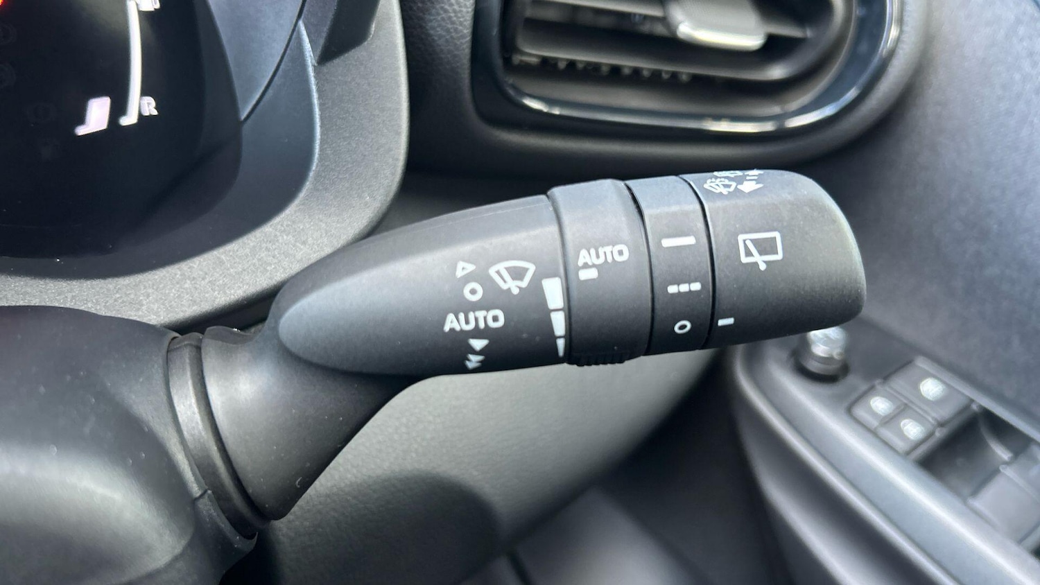 Used Toyota Yaris Cross 2025 for sale - 76059286: Photo 37