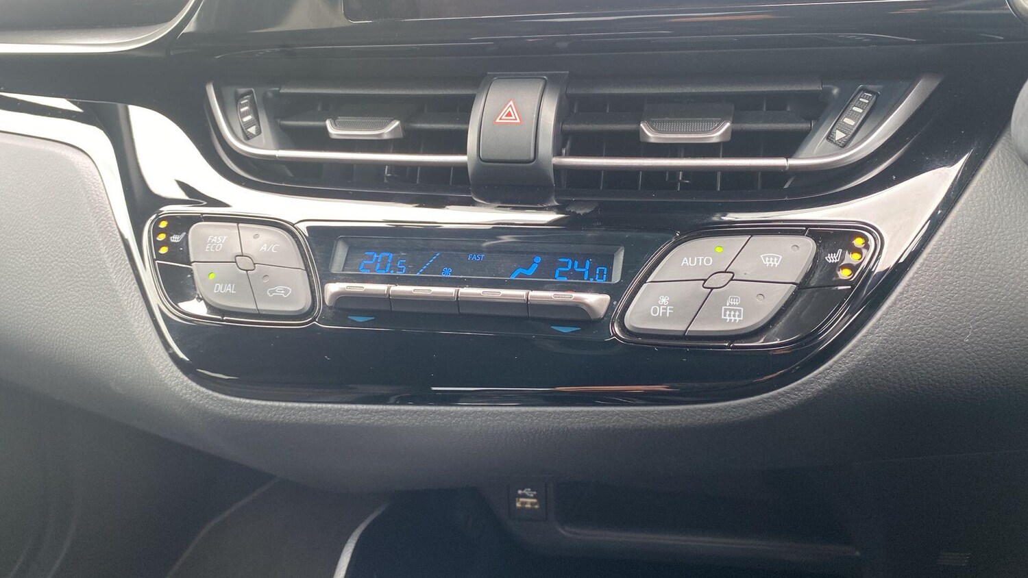 Used Toyota C-HR 2023 for sale - 77784167: Photo 28