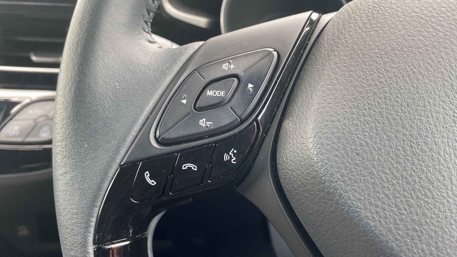 Used Toyota C-HR 2023 for sale - 77784167: Photo 32