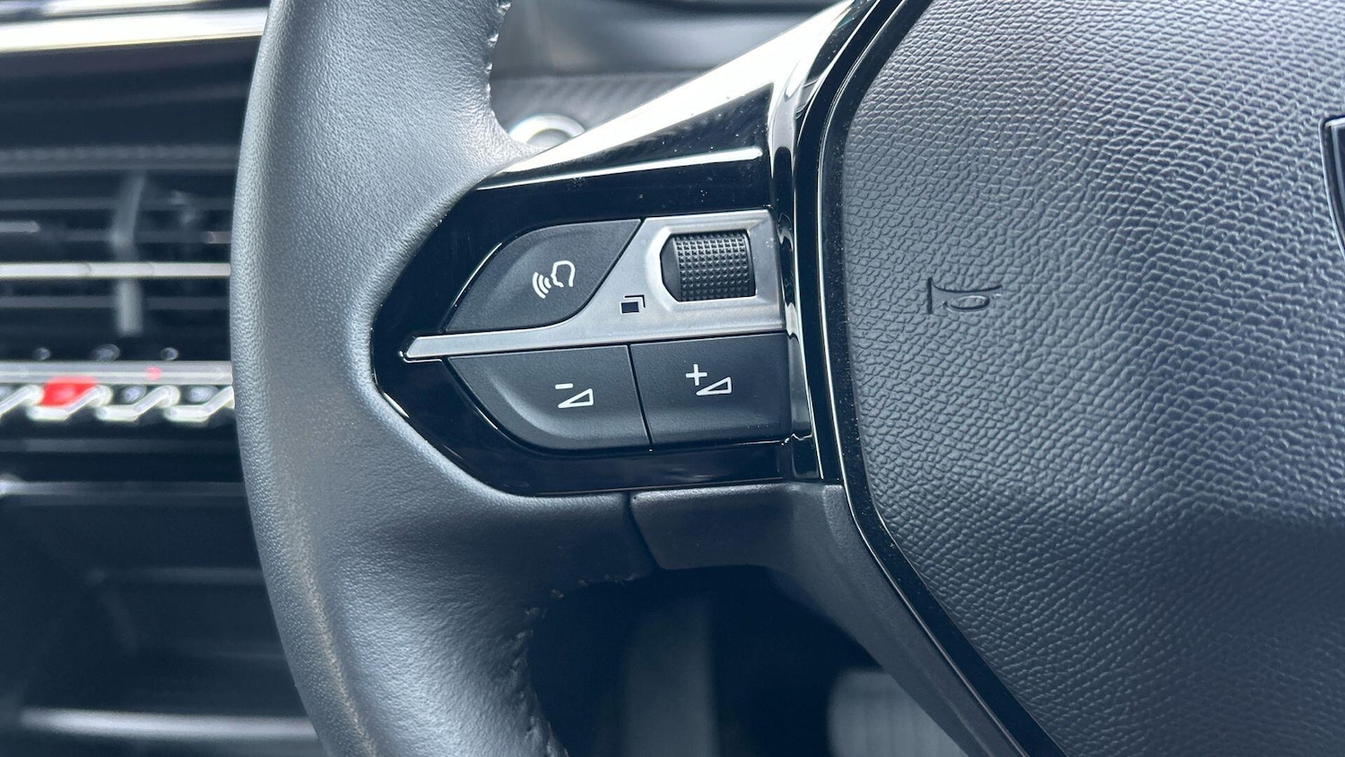 Used Peugeot 2008 2024 for sale - 77970347: Photo 44