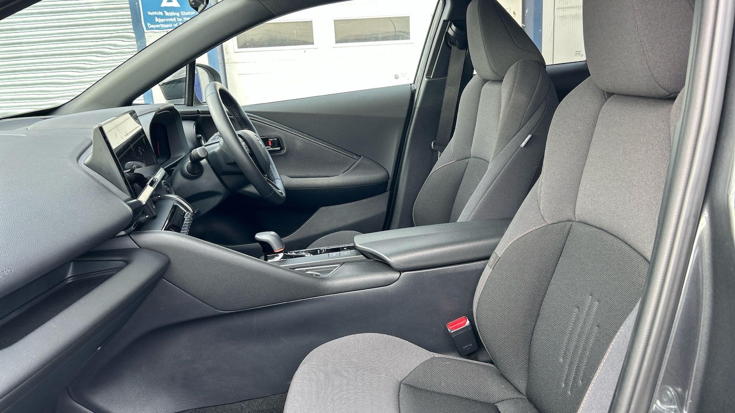 Used Toyota C-HR 2024 for sale - 76441050: Photo 16