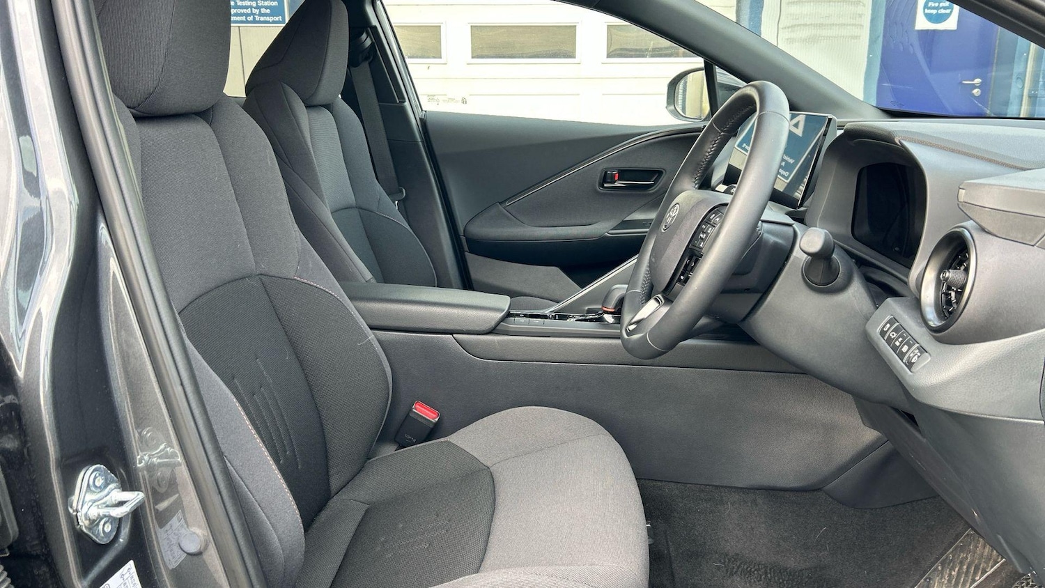 Used Toyota C-HR 2024 for sale - 76441050: Photo 17