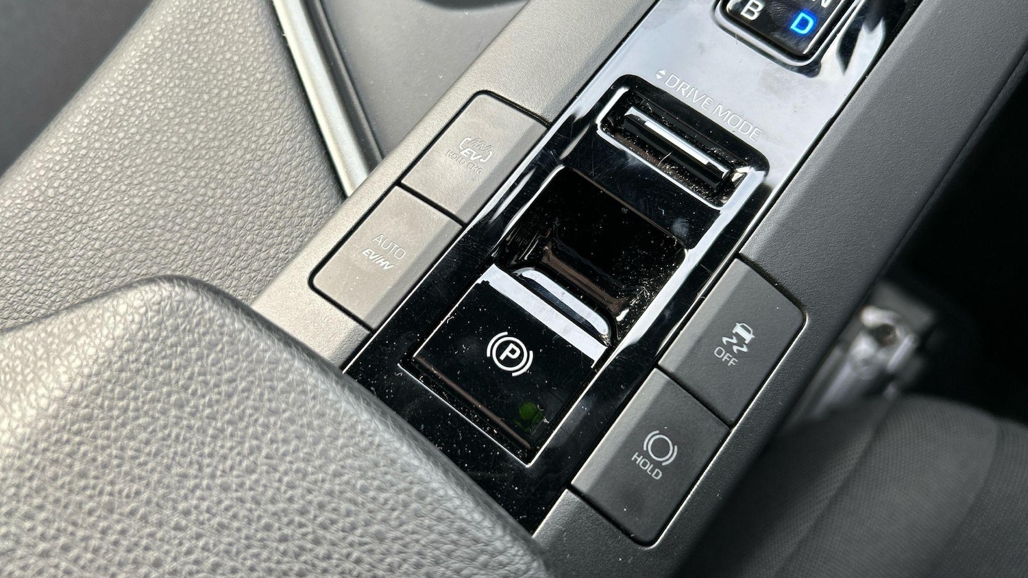 Used Toyota C-HR 2024 for sale - 76441050: Photo 33