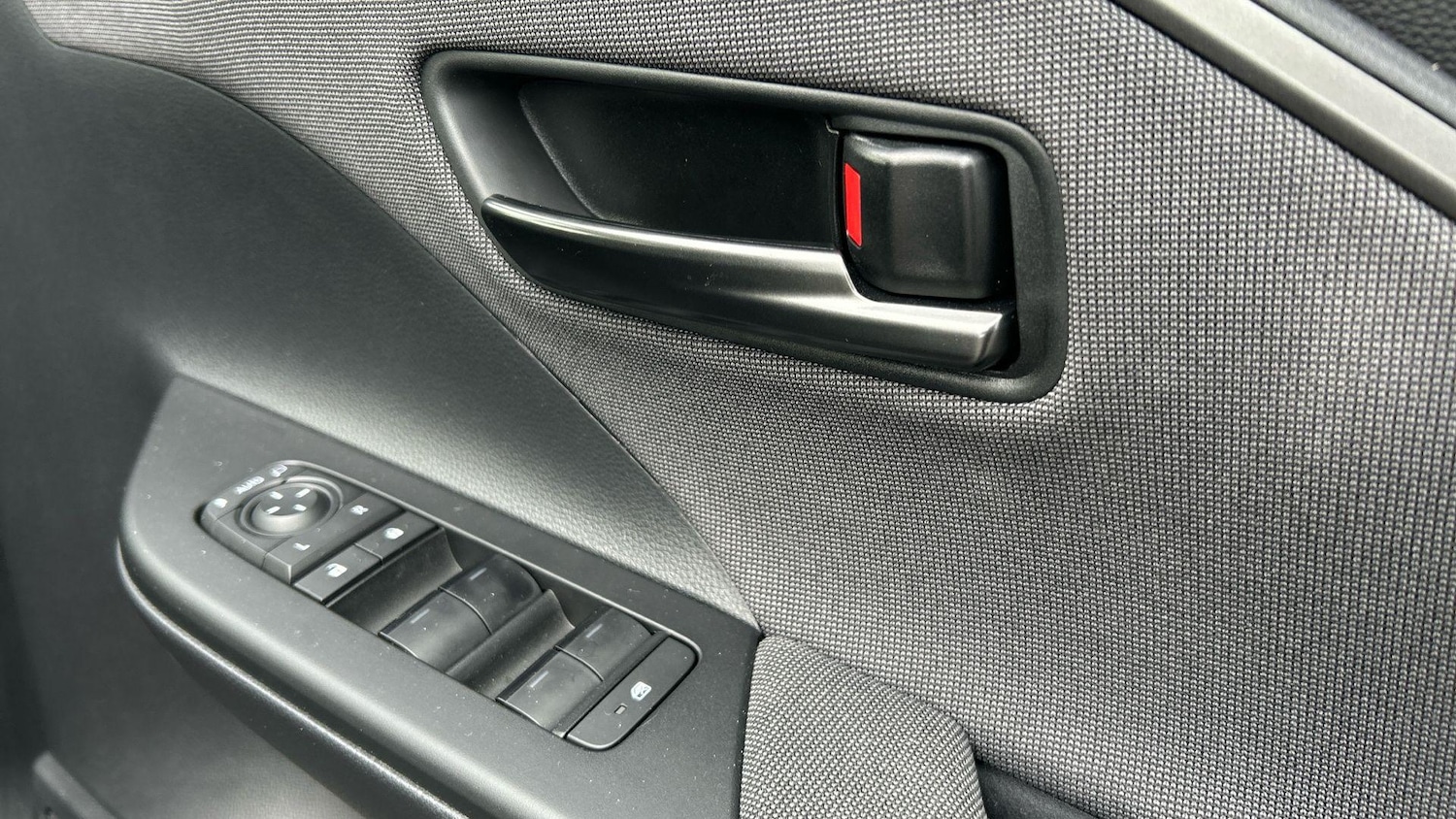 Used Toyota C-HR 2024 for sale - 76441050: Photo 40