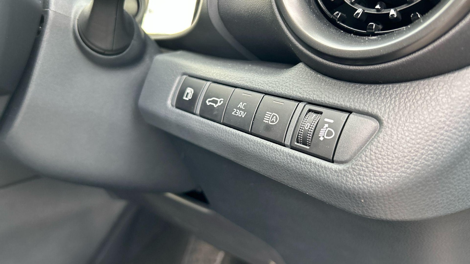 Used Toyota C-HR 2024 for sale - 76441050: Photo 41