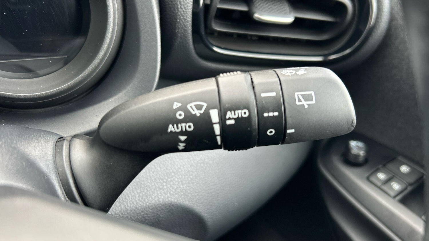 Used Toyota Yaris 2020 for sale - 76965529: Photo 35