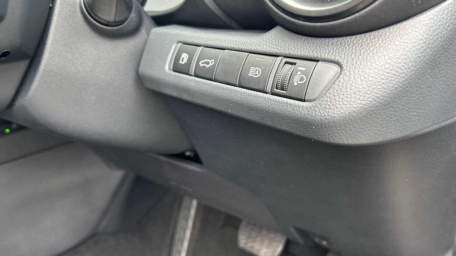 Used Toyota C-HR for sale - 77625754: Photo 41