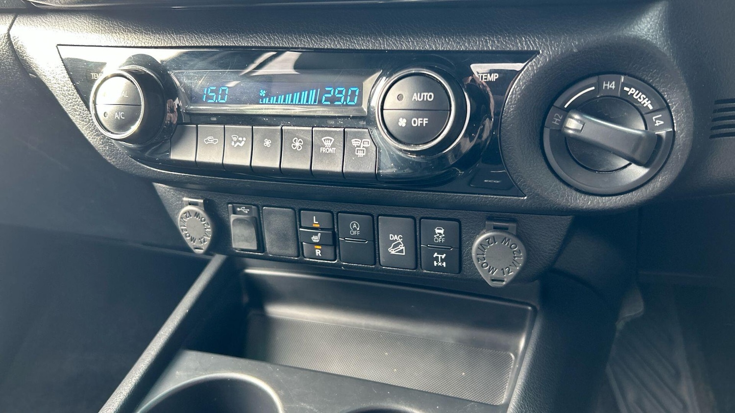 Used Toyota Hilux 2022 for sale - 77705329: Photo 28