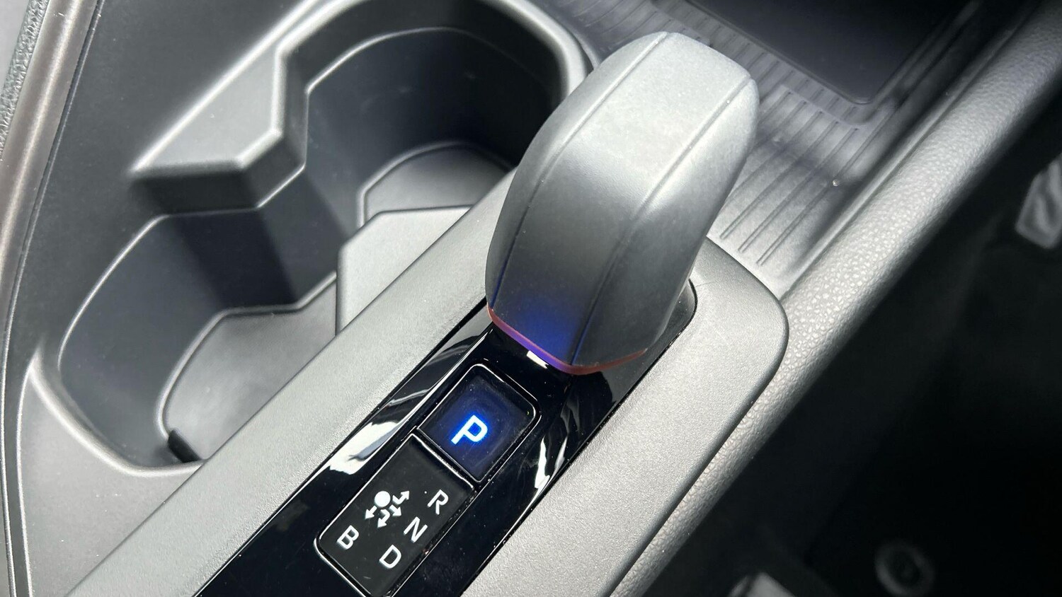 Used Toyota C-HR 2025 for sale - 77646711: Photo 32