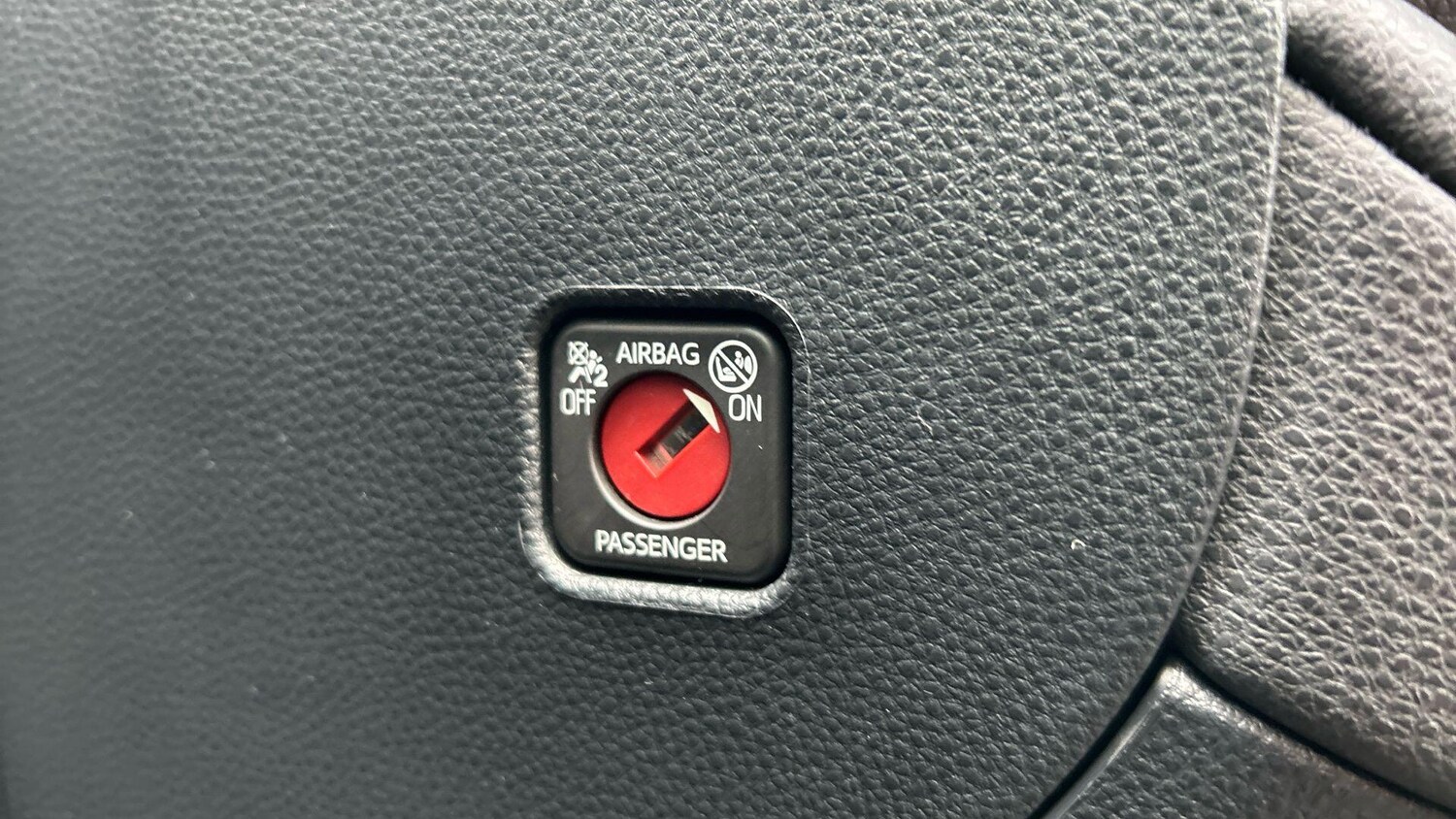 Used Toyota C-HR 2025 for sale - 77646711: Photo 45