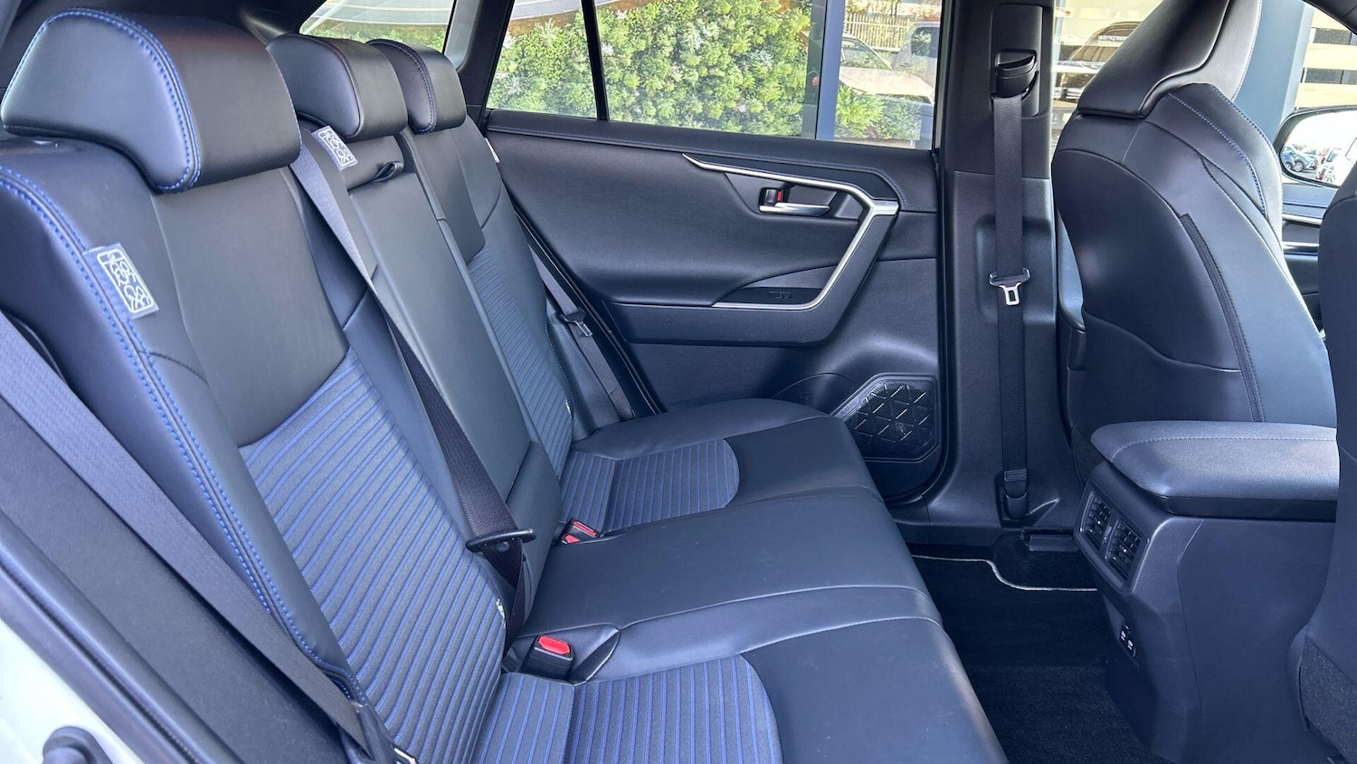 Used Toyota RAV4 2019 for sale - 76425835: Photo 18