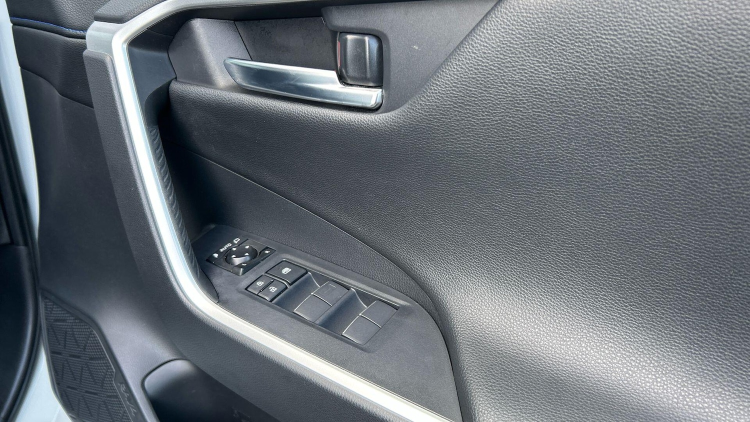 Used Toyota RAV4 2019 for sale - 76425835: Photo 41