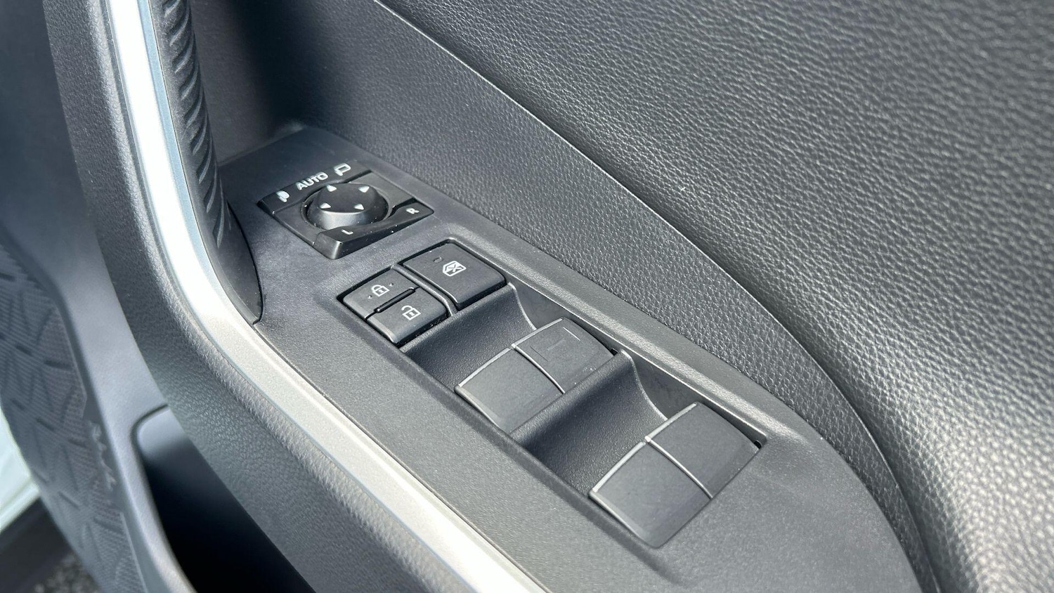 Used Toyota RAV4 2019 for sale - 76425835: Photo 42