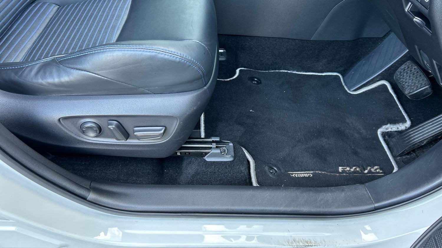 Used Toyota RAV4 2019 for sale - 76425835: Photo 44