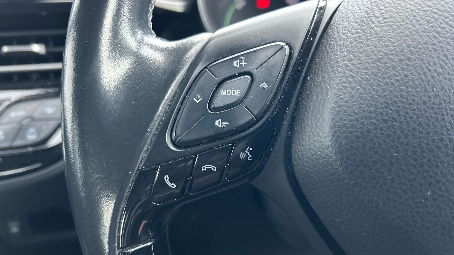 Used Toyota C-HR 2018 for sale - 76781821: Photo 31