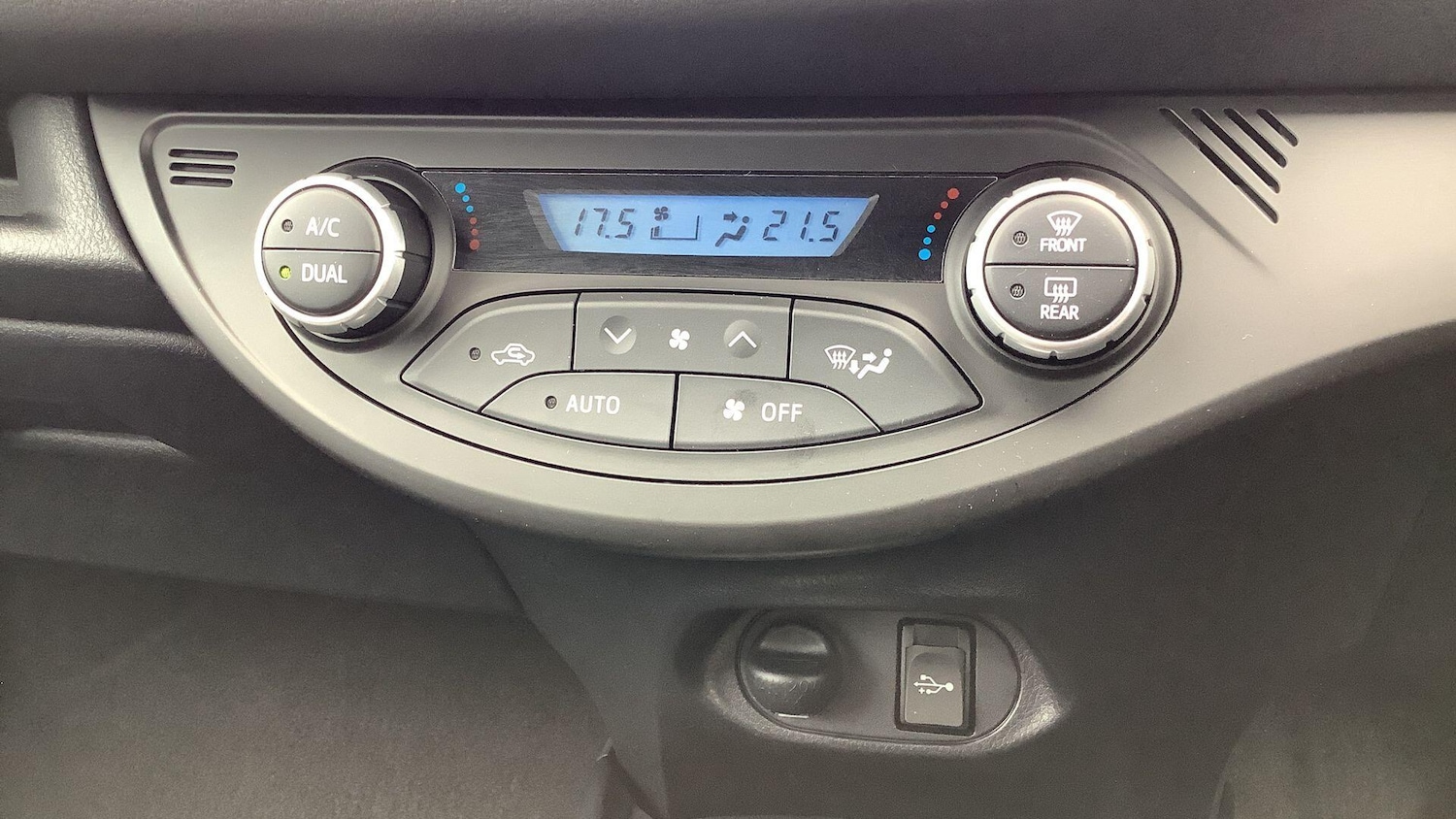 Used Toyota Yaris 2019 for sale - 78006378: Photo 28