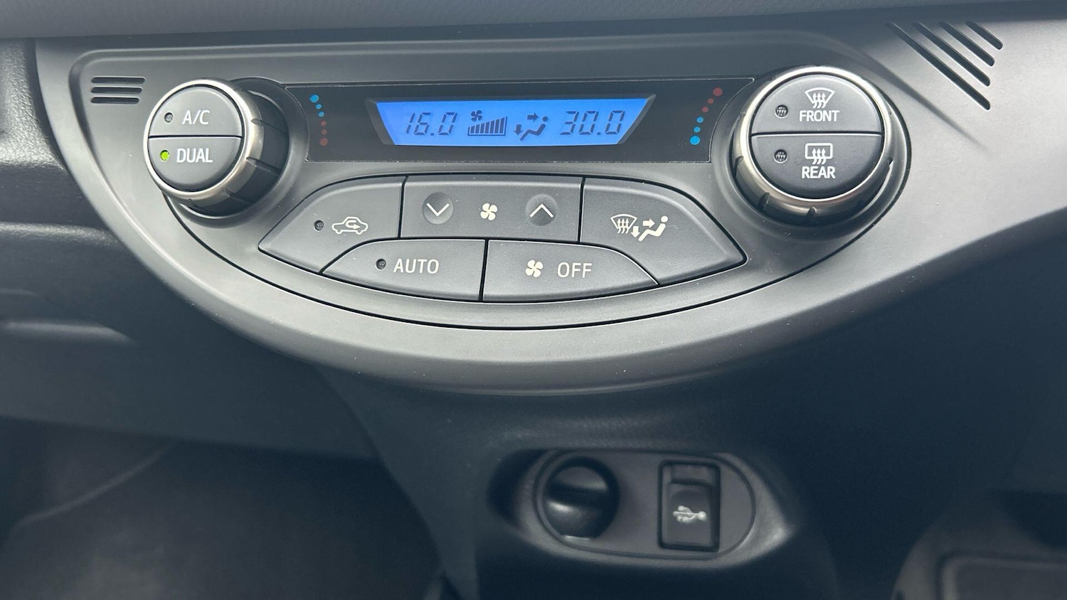 Used Toyota Yaris 2016 for sale - 77670668: Photo 30