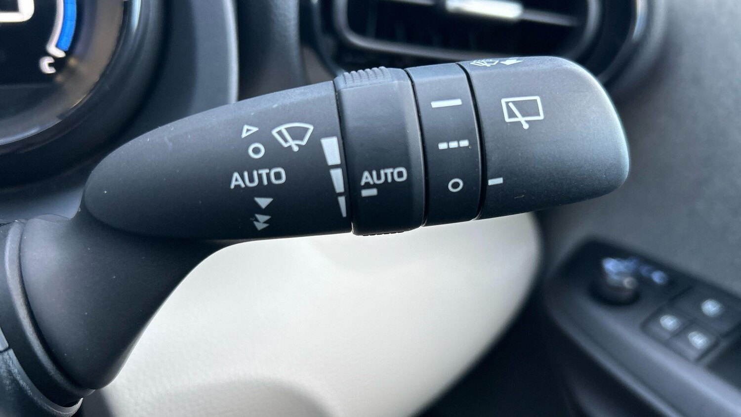 Used Toyota Yaris 2022 for sale - 77723243: Photo 38