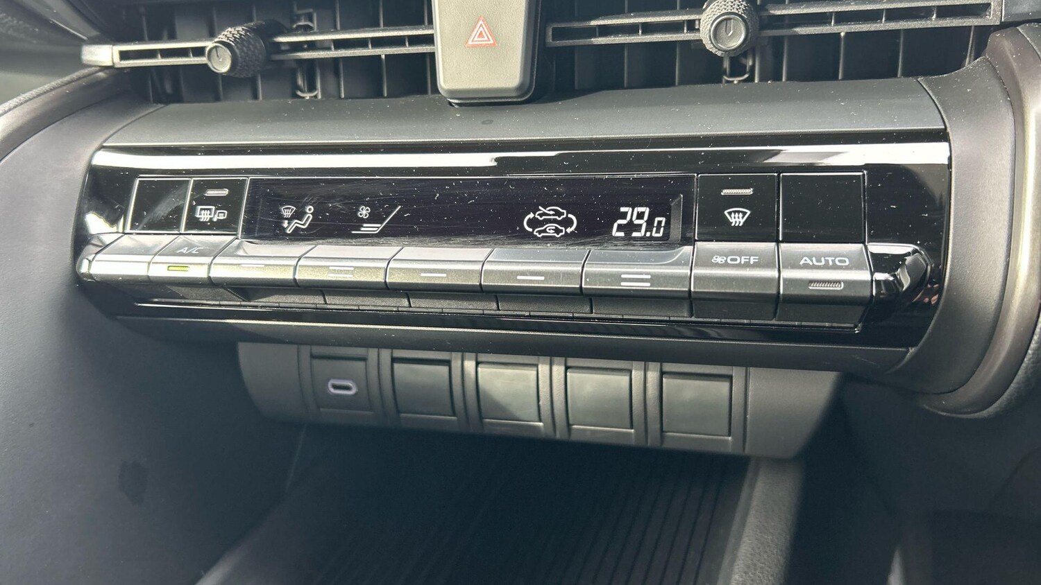 Used Toyota C-HR 2024 for sale - 76370815: Photo 31