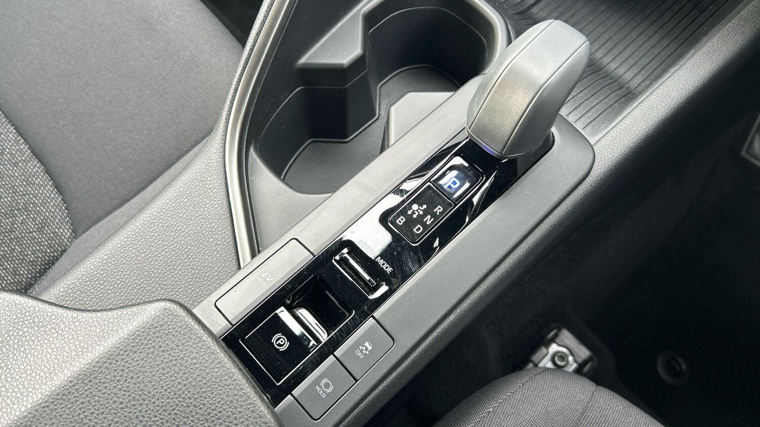 Used Toyota C-HR 2024 for sale - 76370815: Photo 32