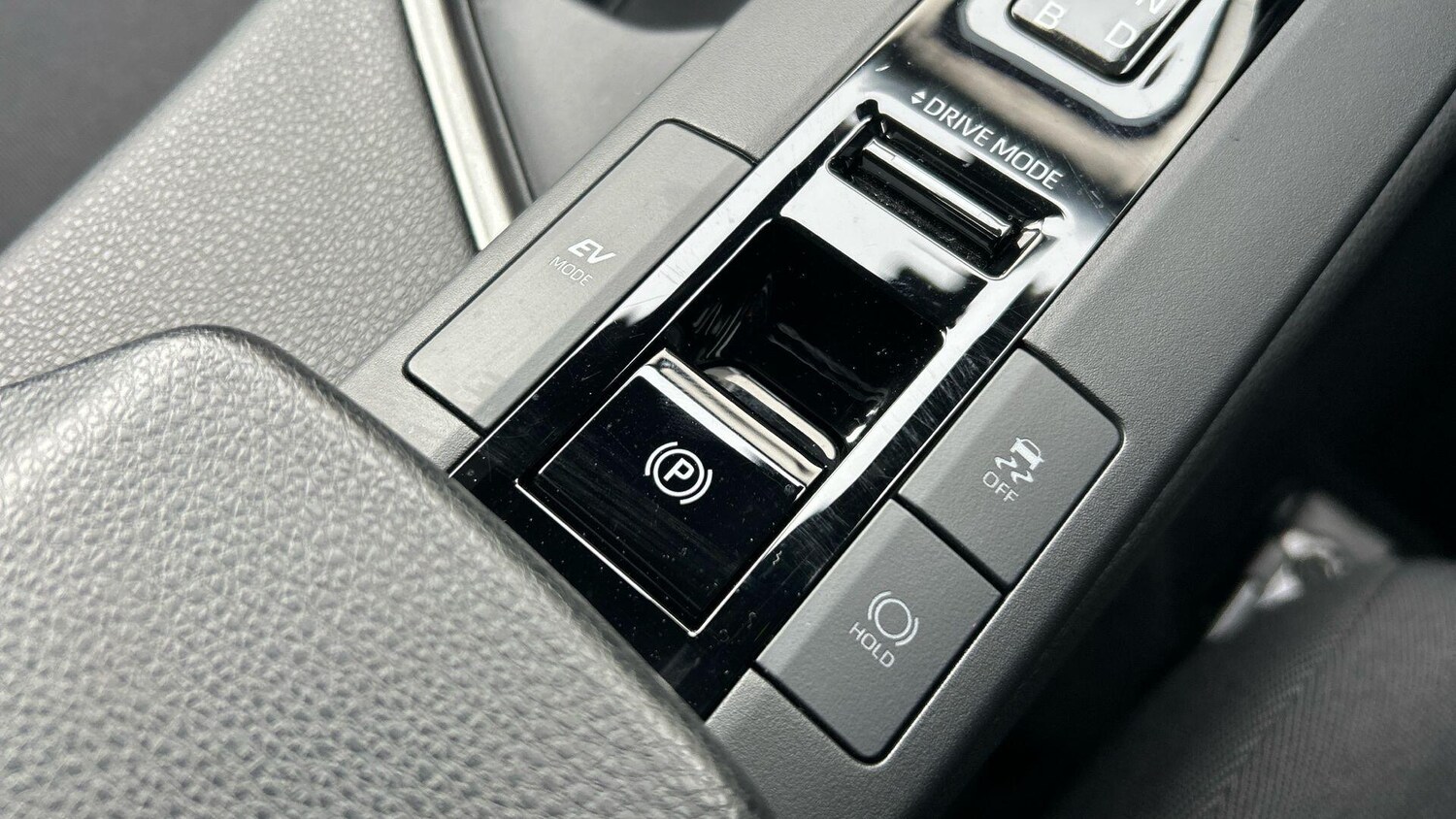 Used Toyota C-HR 2024 for sale - 76370815: Photo 34