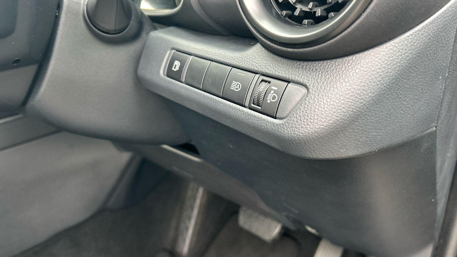 Used Toyota C-HR 2024 for sale - 76370815: Photo 40