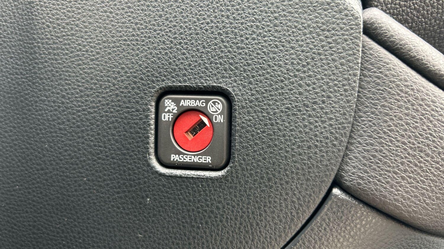 Used Toyota C-HR 2024 for sale - 76370815: Photo 43