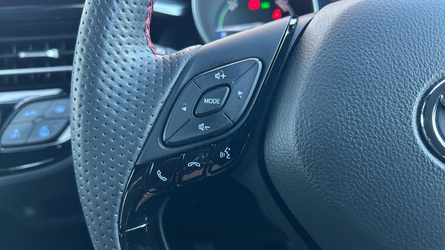 Used Toyota C-HR 2023 for sale - 76824736: Photo 40