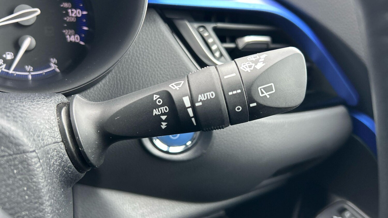 Used Toyota C-HR 2020 for sale - 76886150: Photo 37