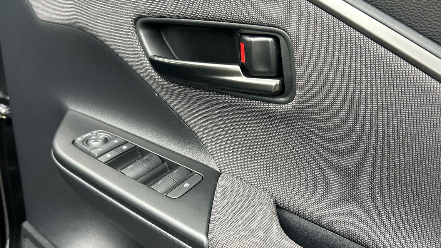 Used Toyota C-HR 2024 for sale - 76370162: Photo 42