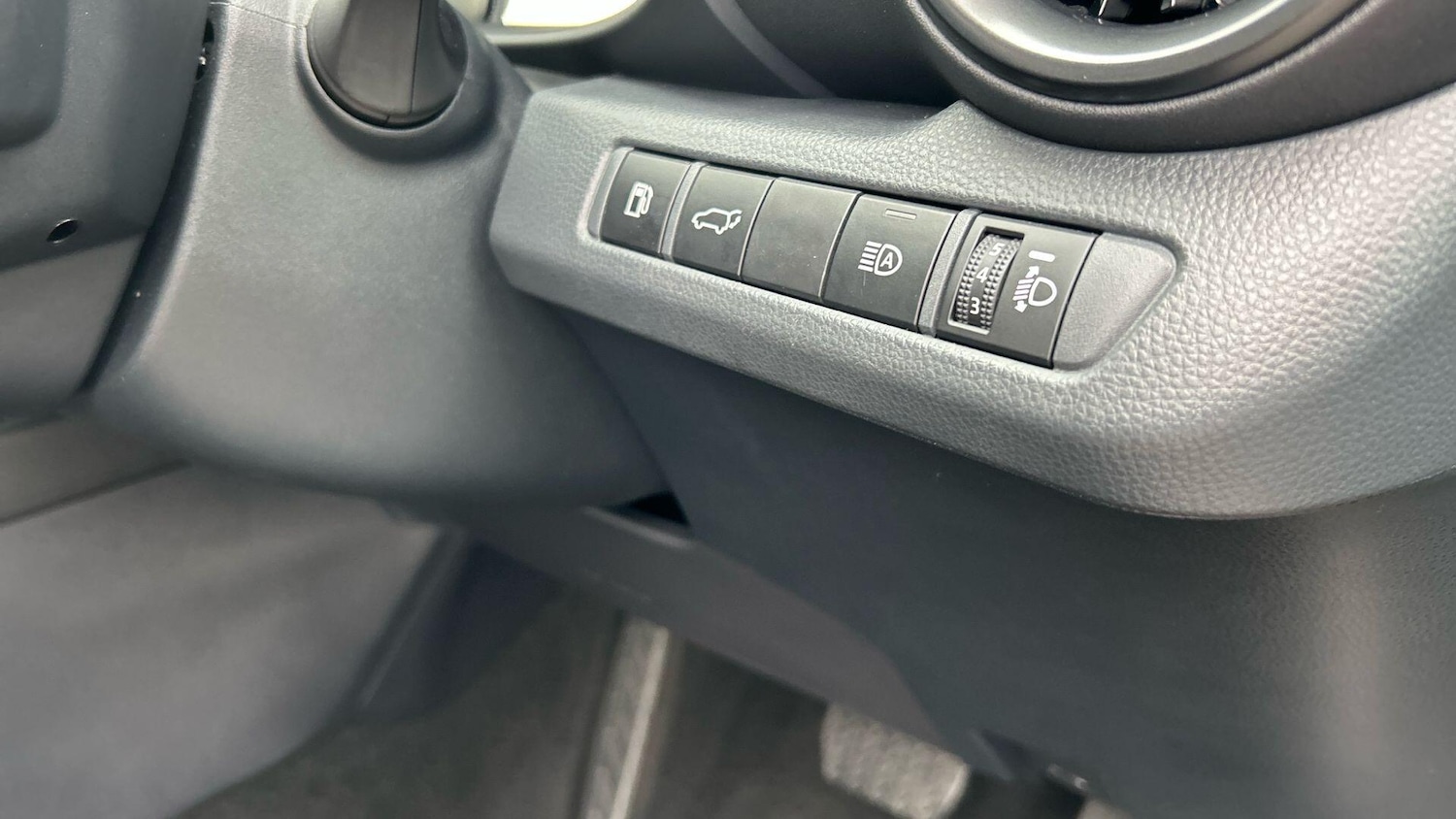 Used Toyota C-HR 2024 for sale - 76370162: Photo 44