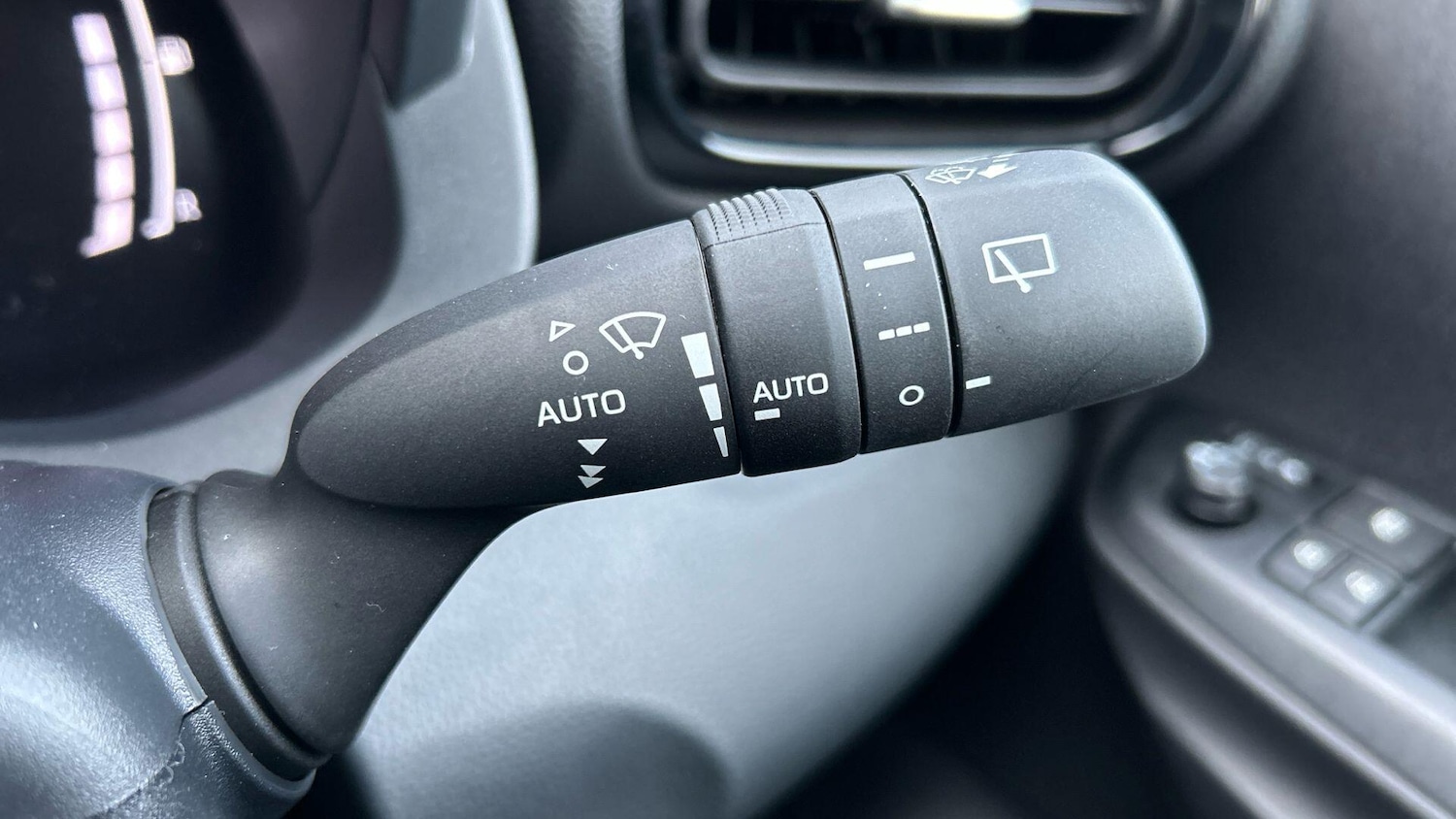 Used Toyota Yaris Cross 2025 for sale - 77155970: Photo 35