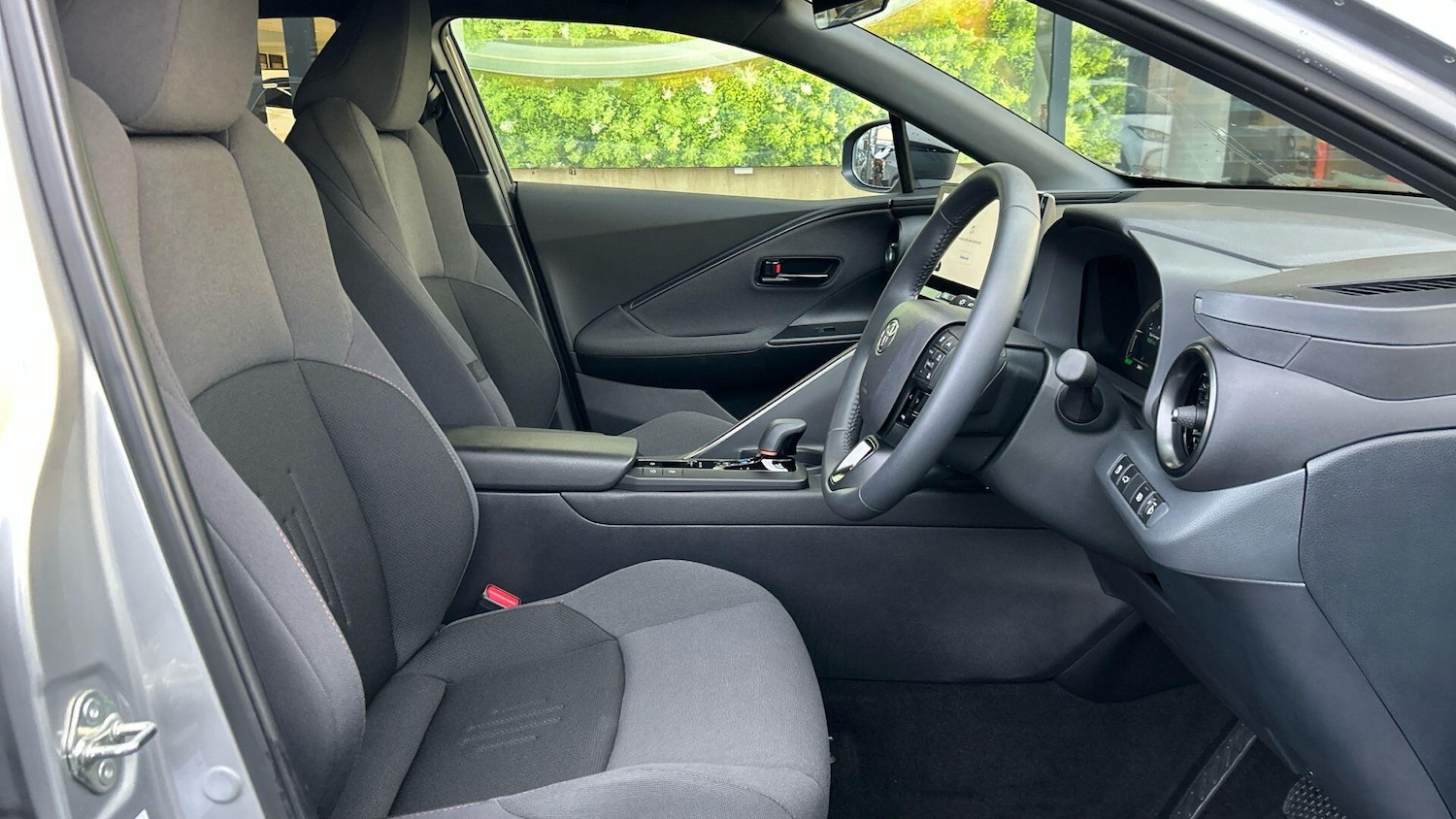 Used Toyota C-HR 2024 for sale - 76825151: Photo 15