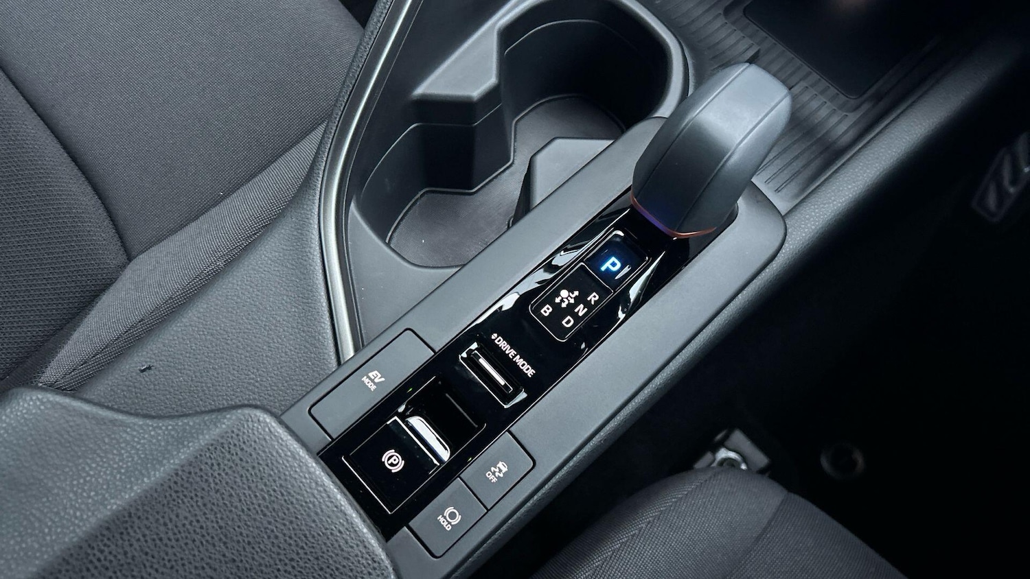 Used Toyota C-HR 2024 for sale - 76825151: Photo 31