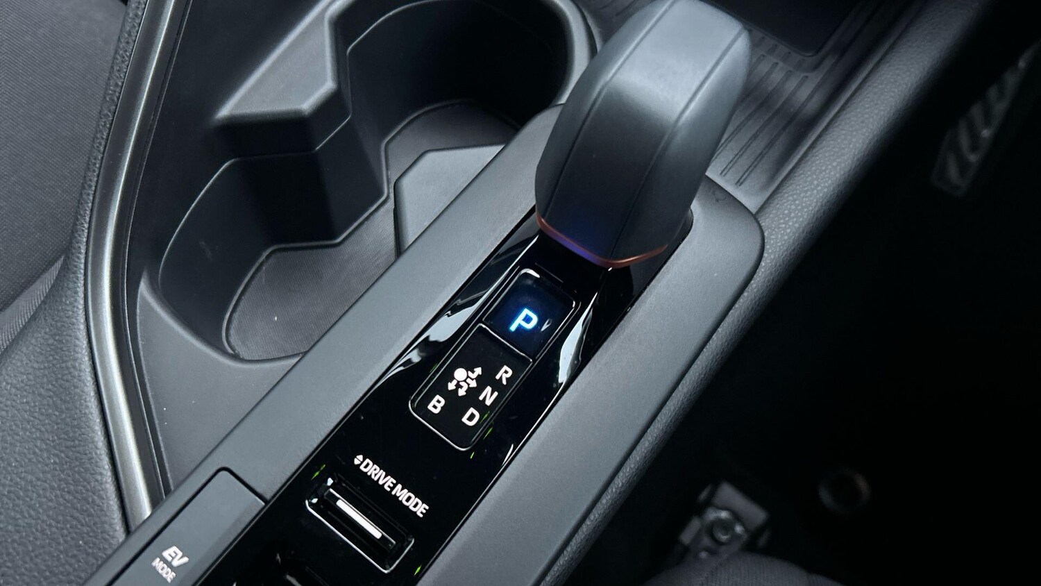 Used Toyota C-HR 2024 for sale - 76825151: Photo 32