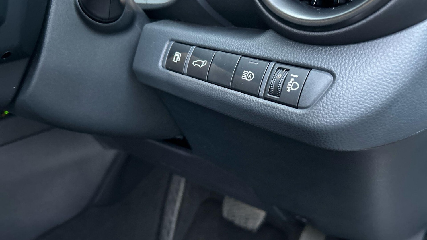 Used Toyota C-HR 2024 for sale - 76825151: Photo 42