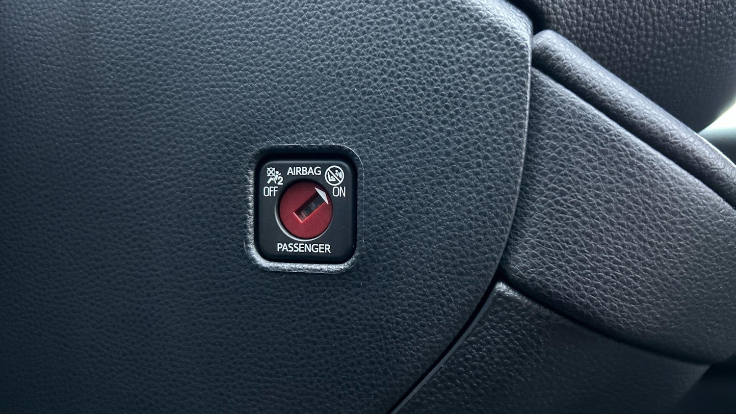 Used Toyota C-HR 2024 for sale - 76825151: Photo 45