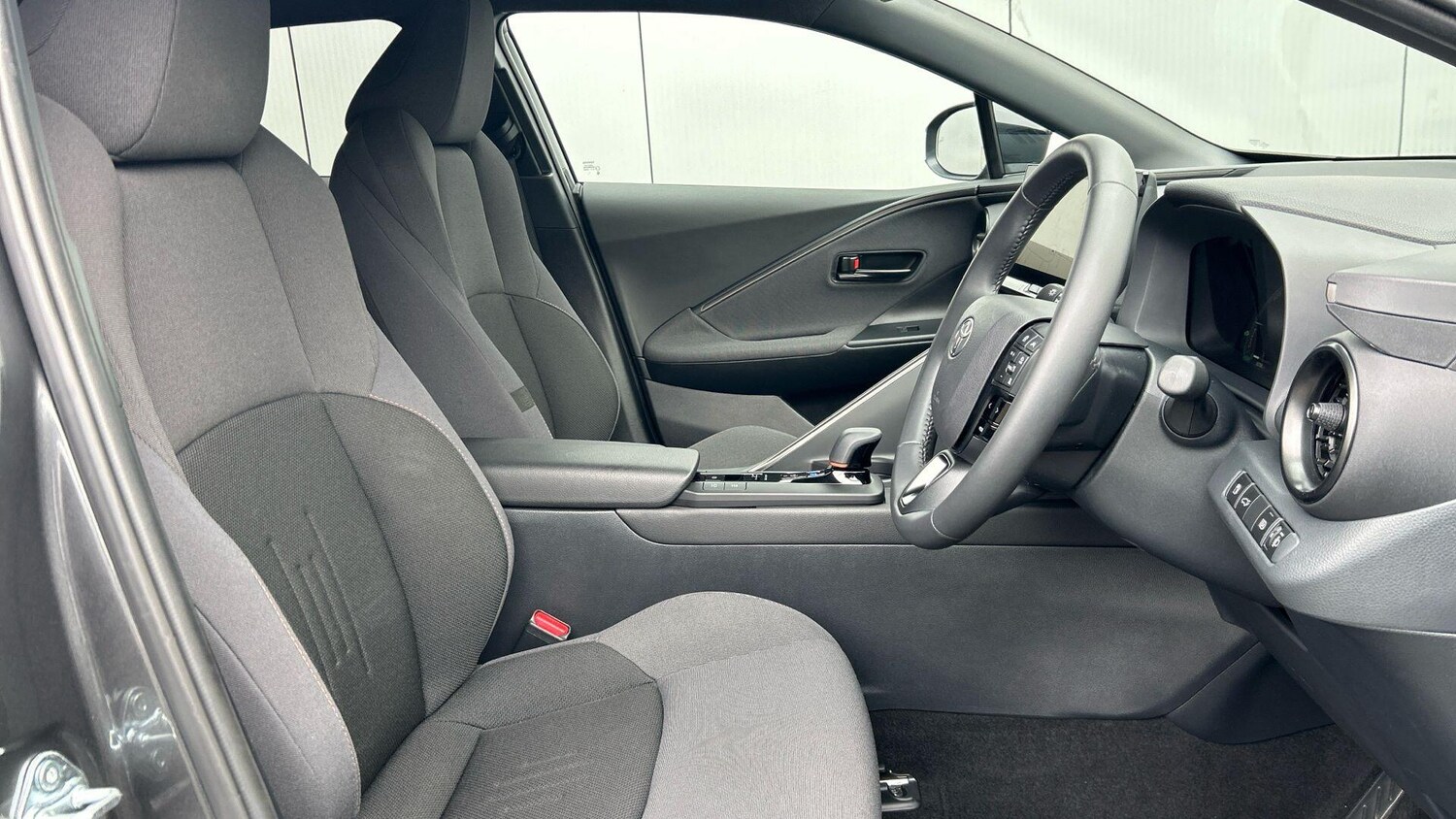 Used Toyota C-HR 2025 for sale - 77683861: Photo 15