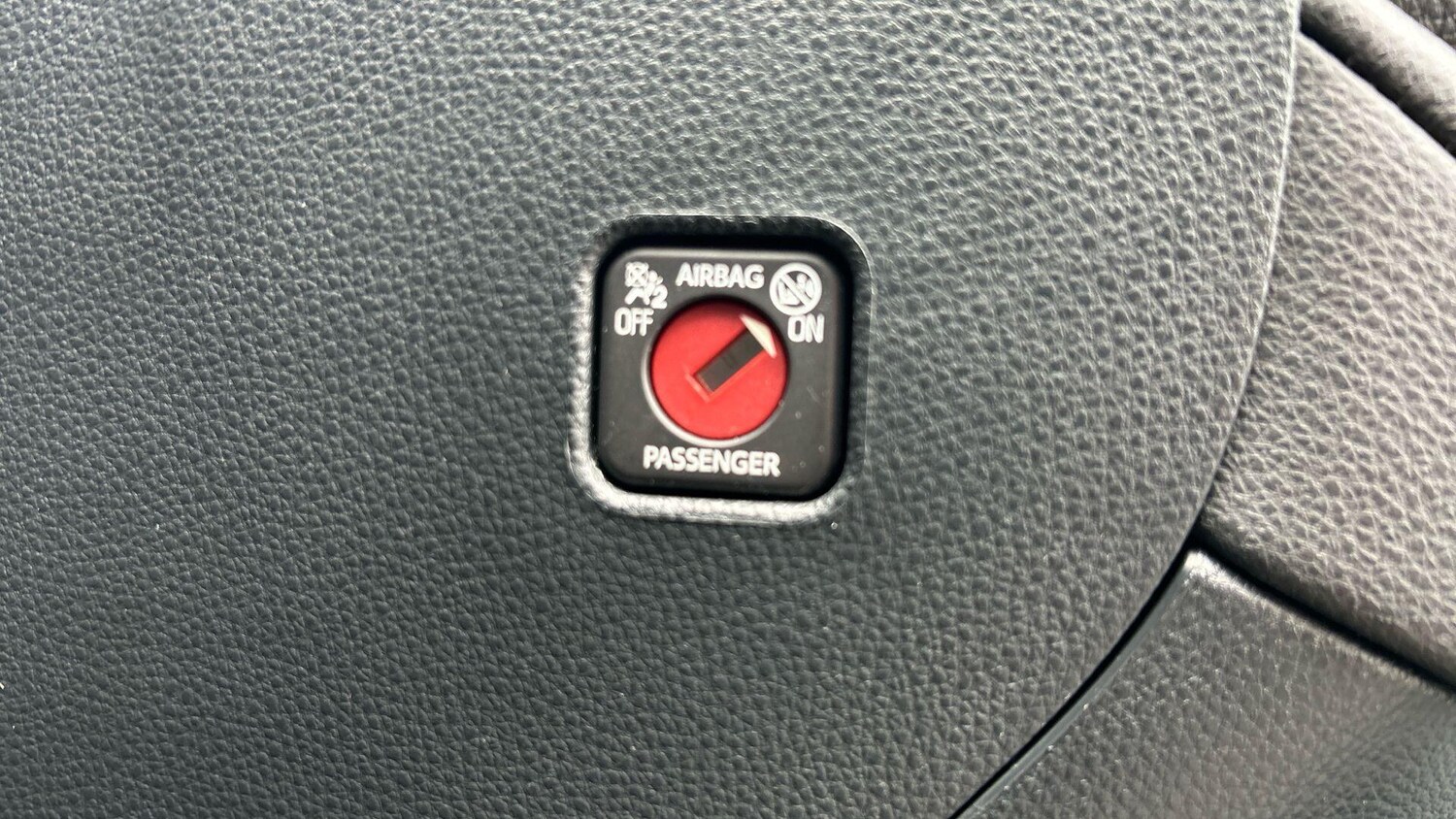 Used Toyota C-HR 2025 for sale - 77683861: Photo 45