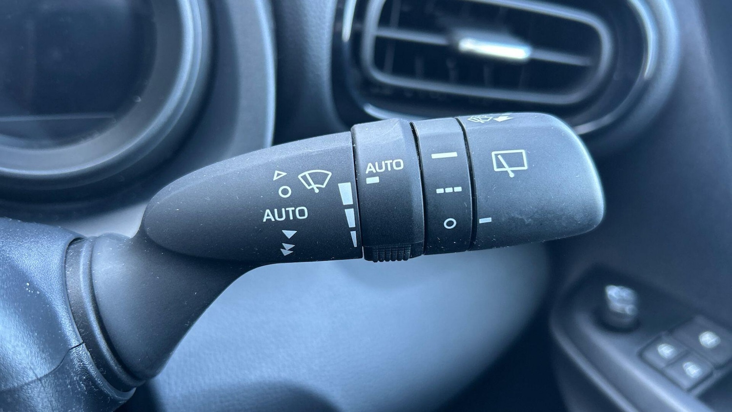 Used Toyota Yaris 2023 for sale - 78100437: Photo 36